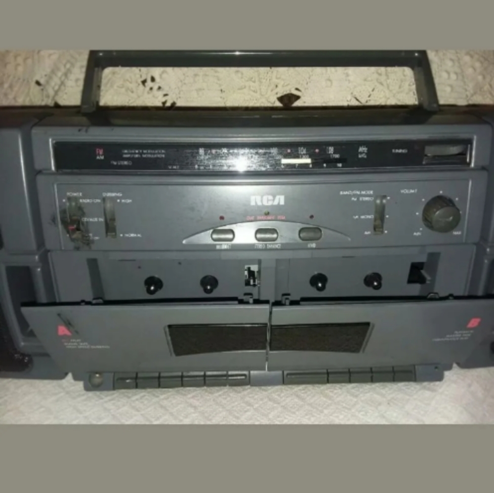 RCA RP-7855A Stereo AM/FM Radio AUX Cassette-Corde